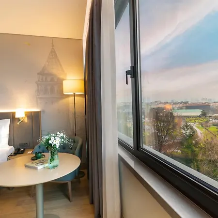 Radisson Harbiye 4*