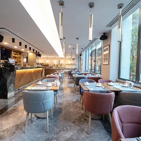 Radisson Harbiye מלון 4*