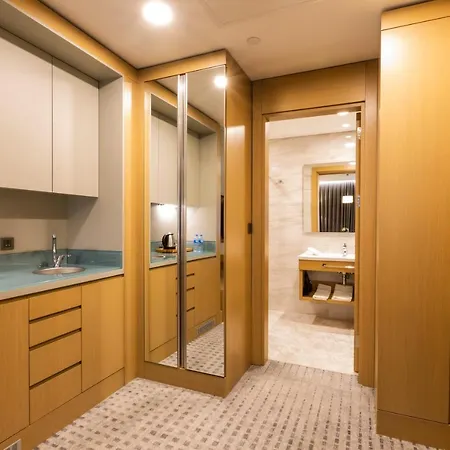 Radisson Harbiye מלון 4*