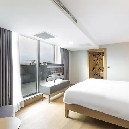 Radisson Harbiye מלון 4*